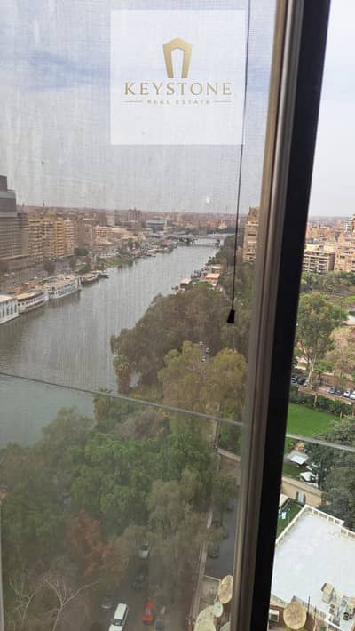 شقة مفروشة بإطلالة على النيل في الزمالك، غرفتا نوم