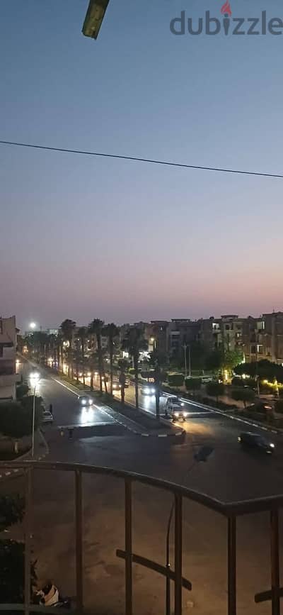 شقه١٣٥ متر  للبيع على شارع الشباب الرئيسى بمدينه العبور