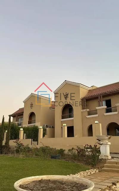 دوبليكس 256 متر + روف استلام فورى جاهزة للسكن كمبوند ساكن وعايش على طريق السويس بالقرب من حسن علام ولافيستا بالقرب من اهم المحاور والخدمات