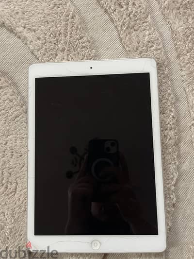 iPad Air 1 used for a week only just like newمستعمل أسبوع حلته زي جديد