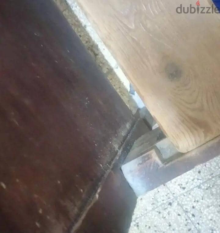 سرير قوى خشب قديم ومتين البيع لعدم الحاجه 2