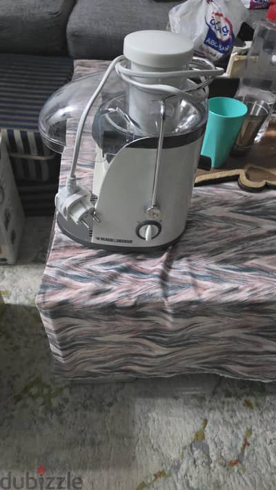 عصارة فواكه بلاك آند ديكر 400 وات (Black & Decker JE400)