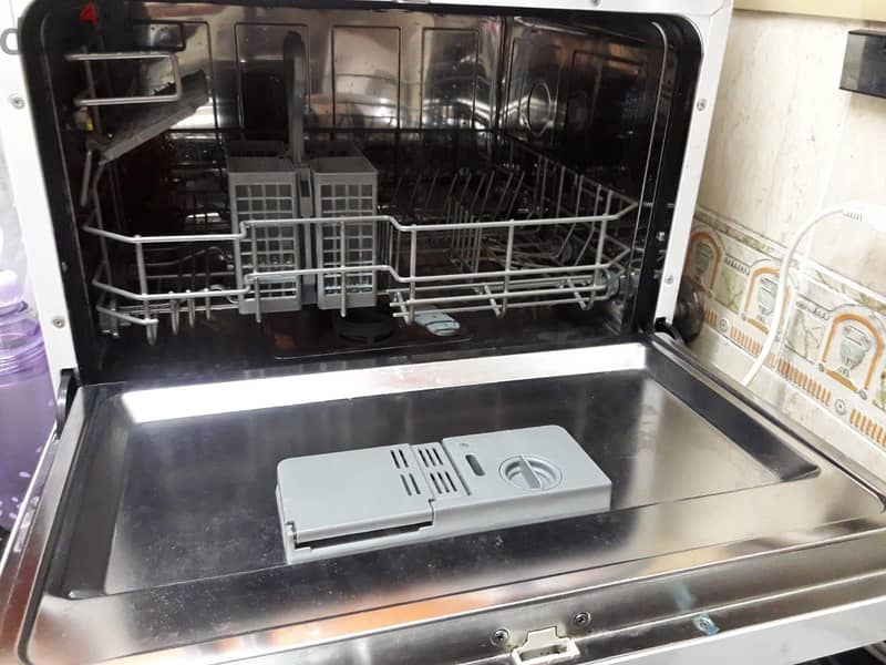 Universal Dishwasher 1