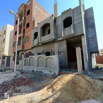 بيت للبيع دورين  والثالث اعمده علي المحاره مساحه ٢٧٦م  مطلوب ٨ مليون