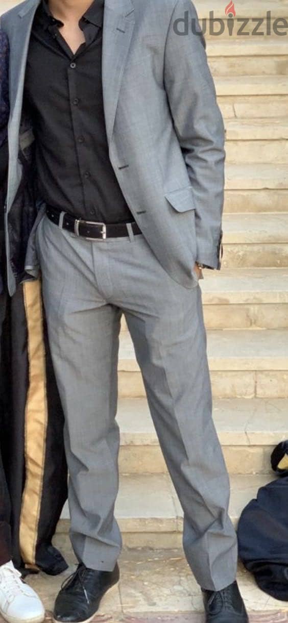 Grey suit - 600 LE 1