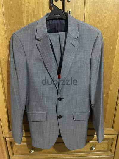 Grey suit - 600 LE