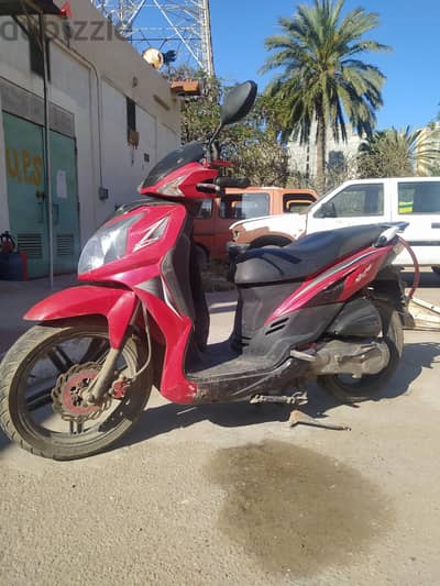 سكوتر sym sr للبيع