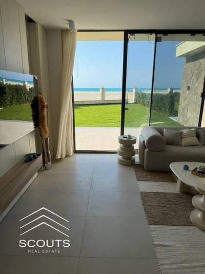 Rrady to delivery of a first-row villa on the sea, fully finished with ACS , kitchen large garden. Located on the North Coast, minutes from El Alamein