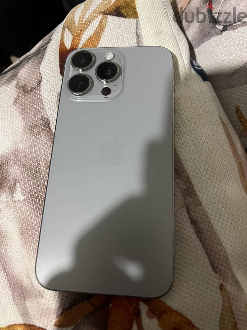 iPhone 15 pro max 4