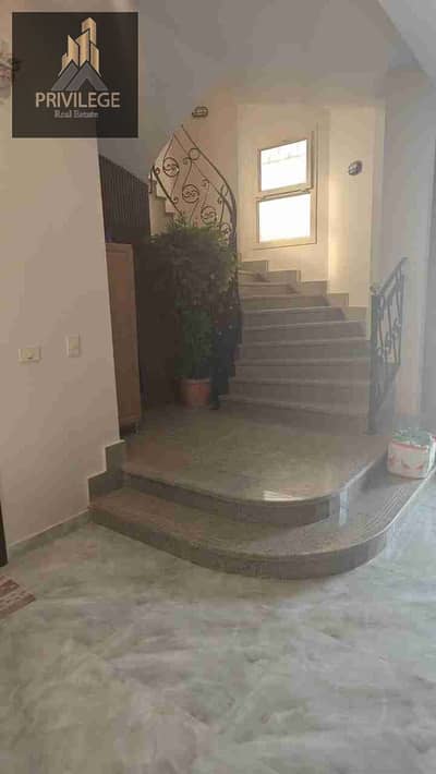 For sale: 200m villa + 450m garden inside a compound in Hurghada, super lux, consisting of ground floor, first and second floor, in a distinctive location.