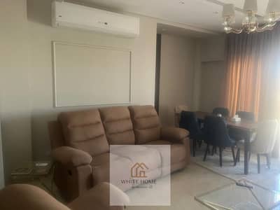 بنتهاوس للايجار مفروش بالكامل بموقع مميز في فيفث سكوير – حيث الخصوصية والرقي