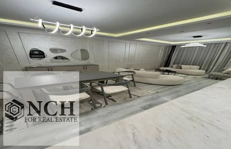شقة فاخرة للإيجار في إيستاون – مفروشة بالكامل