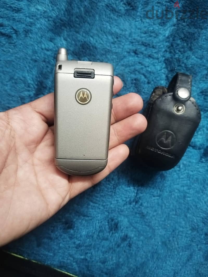 MOTOROLA V 4