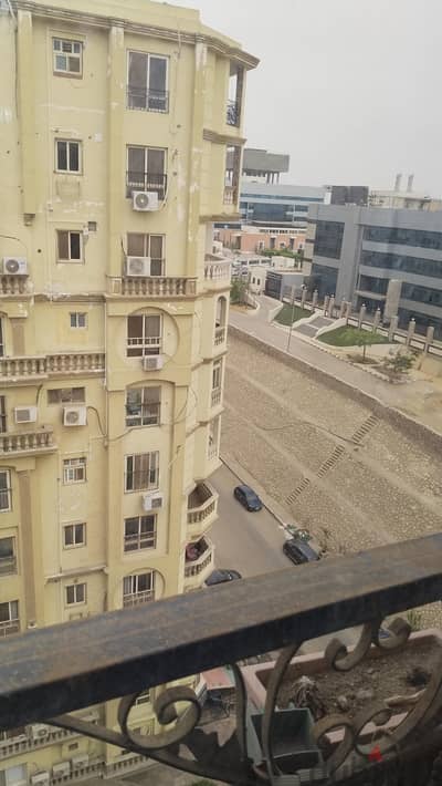 حي السفارات مدينه نصر شقه تشطيب فاخر بالعفش مودرن فيو مفتوح بحري