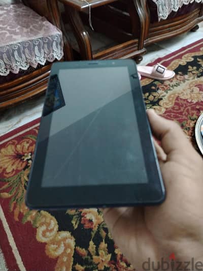 تابلت مساحه ١٦جيجا كاميرا اماميه وخلفيه من غير علبه
