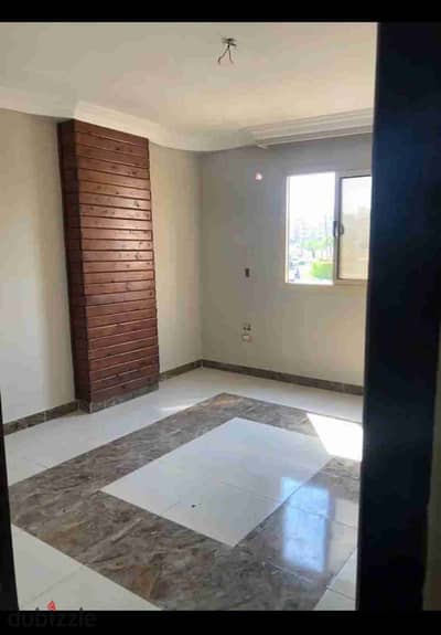 شقة للايجار الفاضي بموقع متميز جدا بزهراء المعادي الشطر العاشر من ارقي الشطور خطواط من كارفور الدائري بالقرب من جميع الخدمات وبالقرب من مول الخمسين