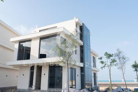 ستاندالون فيلا للبيع في سولين مارينا 5 اطلالة بحرية مزدوجة  متشطبة بالفرش والاجهزة والتكييفات استلام فورى بالتقسيط