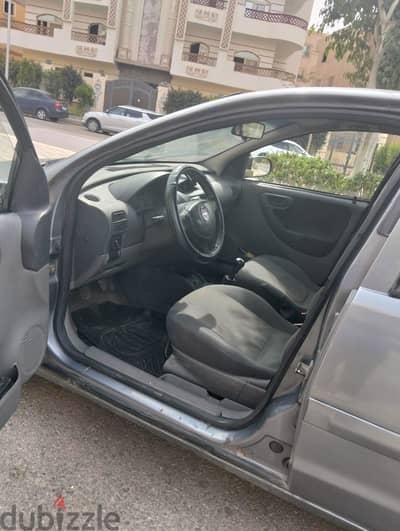 عربية opel موديل 2004