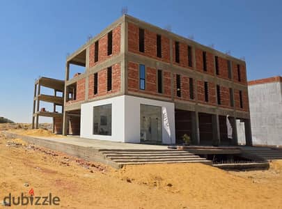 Shop for sale with immediate delivery at a bargain price inside the strongest mall with integrated services in a strategically distinguished location with a minimum delivery rate of 10% and installments over 6 years without interest.