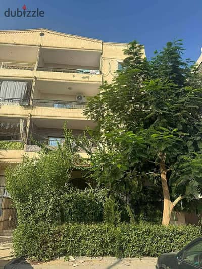 شقة للبيع في مدينة الشروق في المنطقة الأولي