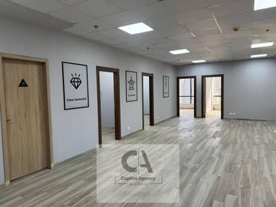 مكتب اداري 200م _open space متشطب بالتكيفات للايجار _ بالقرب من جميع الخدمات و التسعين الجنوبي _ التجمع الخامس  ( بسعر مميز )