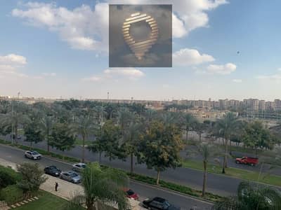 شقه 320م للبيع في مدينتي B1 مقابل النادي مباشرا