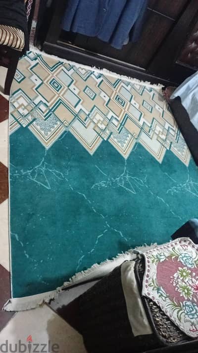 بديل سجاد شيك جدا بحالة الجديد مقاس ١٨٠سم  ف مترين