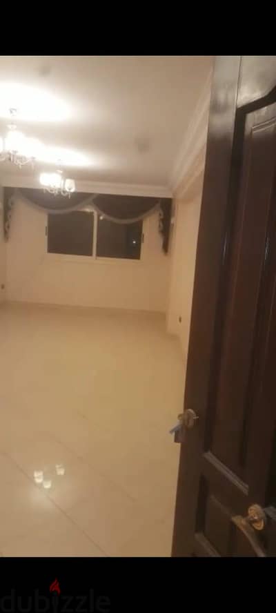 شقة سكنية لقطة في موقع متميز