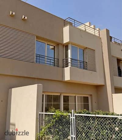 Ready to Move and Modern Townhouse in The Crown next to Golf Views and Swan Lake