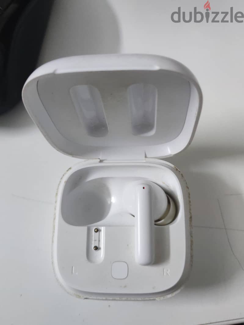 qcy earbud 1