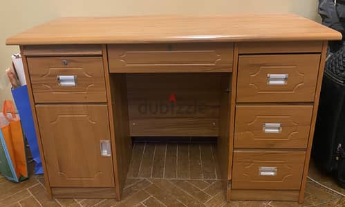 مكتب خشب واسع ١٢٠ سم - حالة جيدة جداً - ٥ أدراج وضلفة | Wooden Desk
