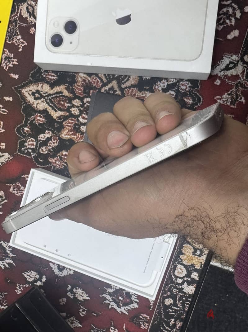 iPhone 13 4