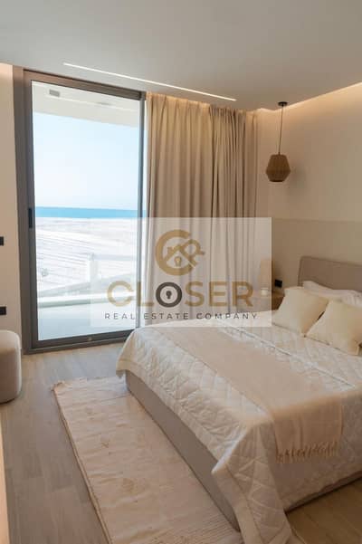 امتلك شاليه صف اول علي البحر مفروش بالكامل في الساحل الشمالي بجوار Rixos Alamein بالتقسيط