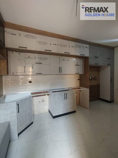 240 meters, ultra-super-lux finished, with a garden view, for sale in Wasal Views Compound, opposite Madinaty and next to Shorouk City, the British Un