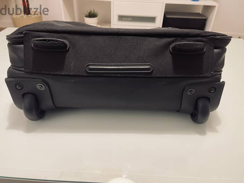 Black Samsonite 2 Wheel Luggage Case 4