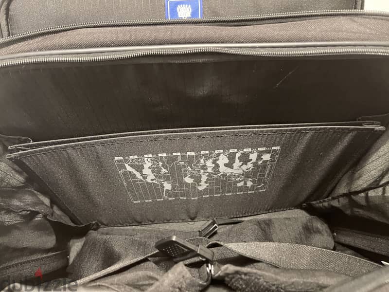 Black Samsonite 2 Wheel Luggage Case 5