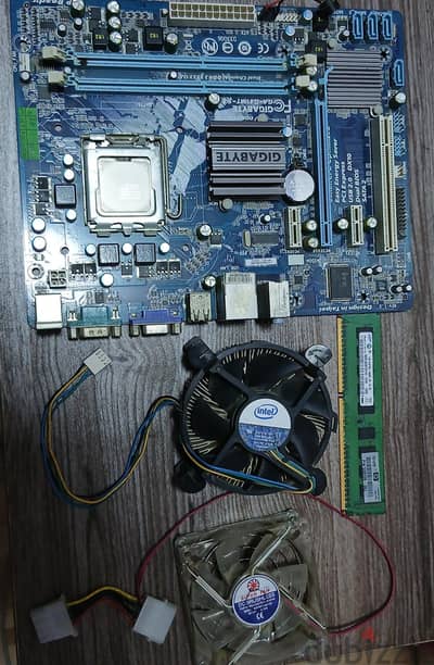 بوردة Gigabyte G41MT-S2 + معالج E5700 + رام DDR3