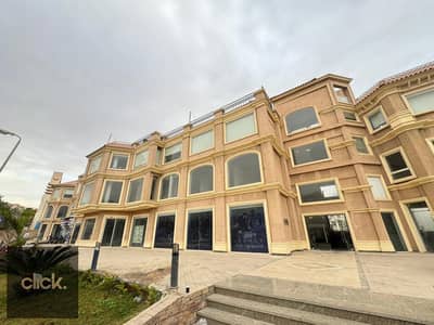 مساحه تجاريه للايجار بمساحه 600م متشطب دور ارضي واجهة بمحور جمال عبدالناصر التجمع الخامس القاهرة الجديدة