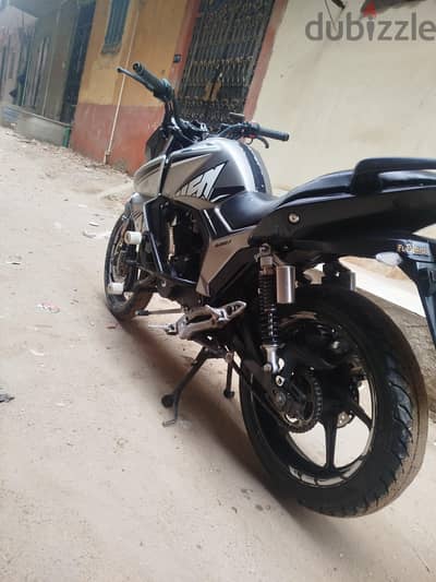 موتوسيكل اف 250 عامل عمره واحده حاله جيده