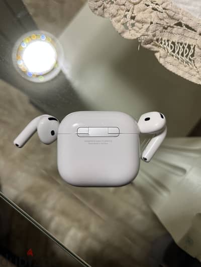 Airpods 4 used like new 3 months with box(no anc)