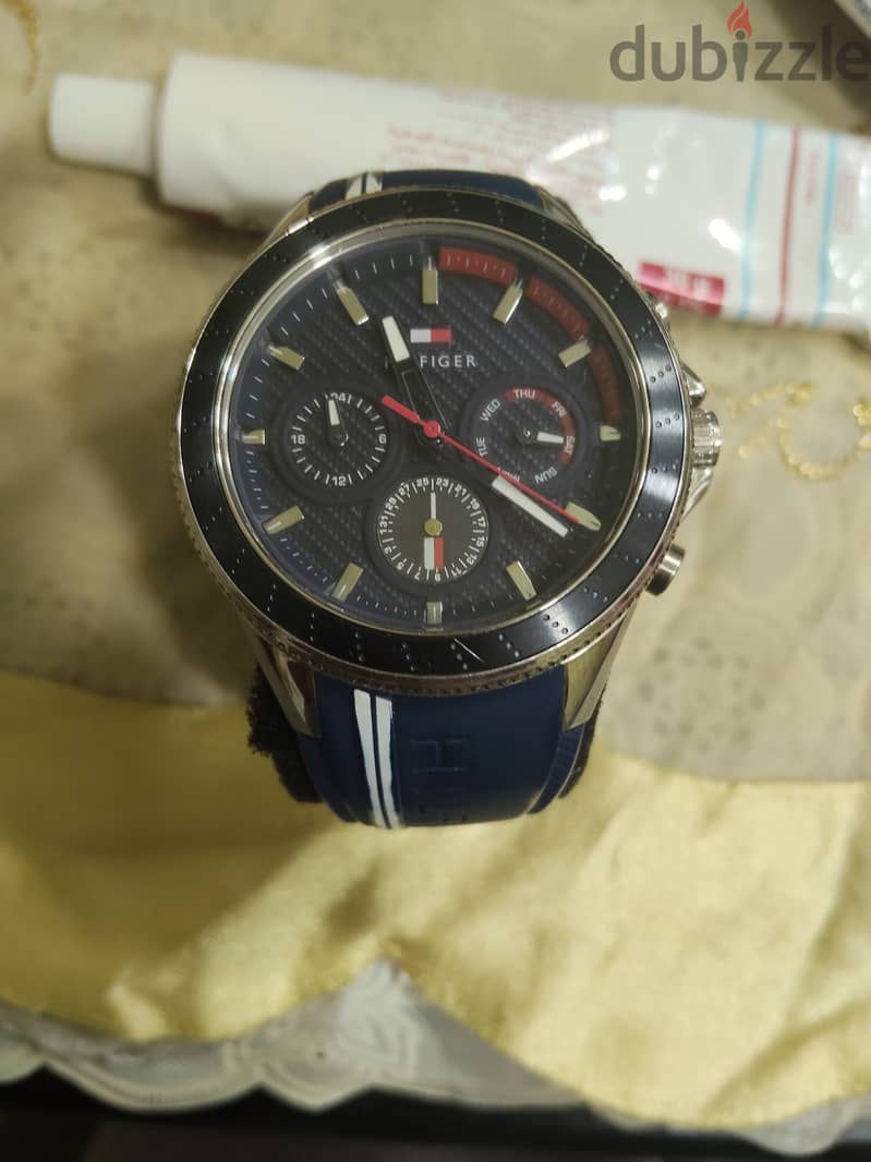 HIL FIGER WATCH 1