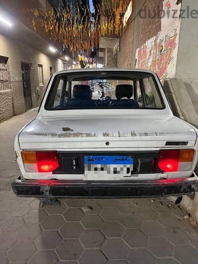 سيارة