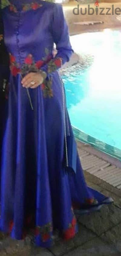 فستان سوارية ازرق مقاس 38 طول 155 سم استعمال مرة واحدة