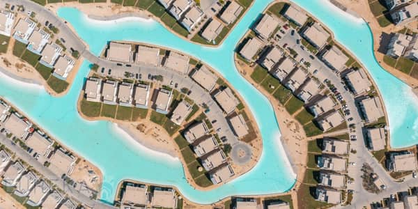 شقة فندقية في Fouka Bay رأس الحكمة | وفر 4 مليون جنيه | تصميم إيطالي وتشطيب كامل | 5% مقدم وتقسيط 15 سنة