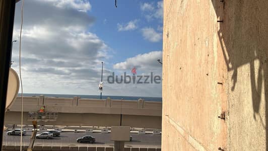 محمد نجيب اول نمرة على البحر