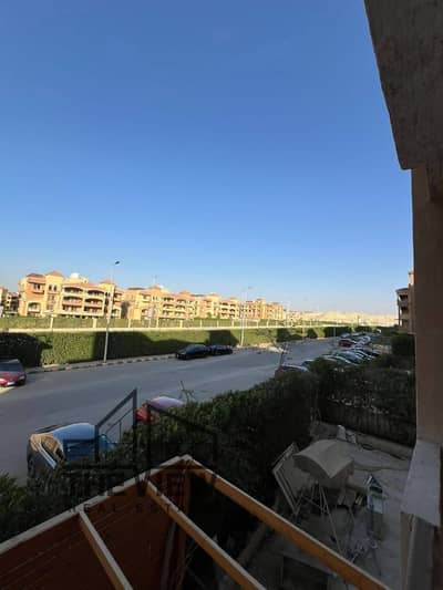 شقه للبيع بجوارمسجد الشرطه في الشيخ زايد الخمائل  EL Khamayel فيو مفتوح لوكيشن مميز وتشطيب الترالوكس وافضل تقسيمه
