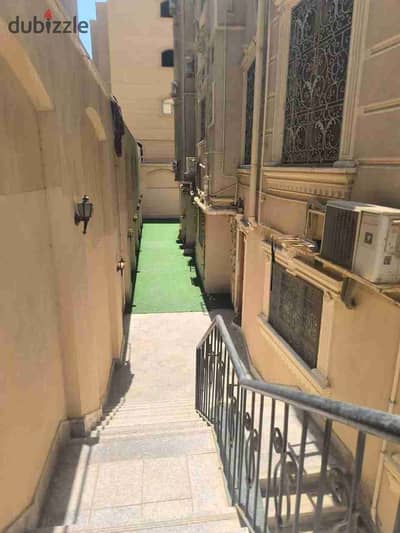 Apartment for rent in Al-Banasaj, villas, ground floor, large area 250 meters and garden 100 meters, good ventilation and gas. For communication, residential rent only without dogs and not administrative.