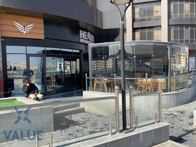 Shop for sale, 113 sq m, in the largest commercial mall in New Cairo, on a main axis, ground floor, immediate occupancy, opposite La Vista Compound an