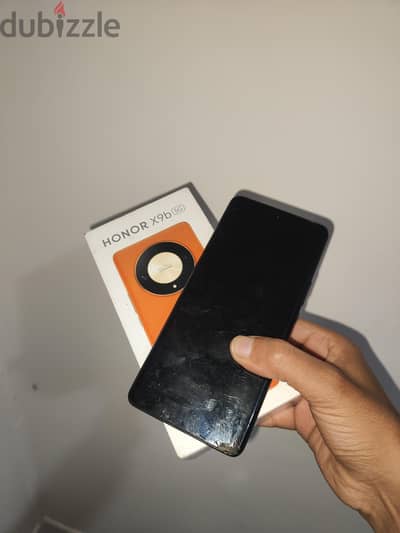 لقطة لعشاق الأداء . . Honor X9p الوحش بمساحه 256 ورام 12 حاله ممتاز
