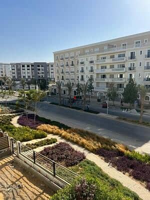 Luxury Duplex for Sale in Hyde Park – Landscape View & Private Family Building